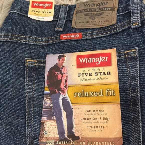 Wrangler Relaxed Fit 38 x 32 Denim Jeans NWT - Picture 2 of 5